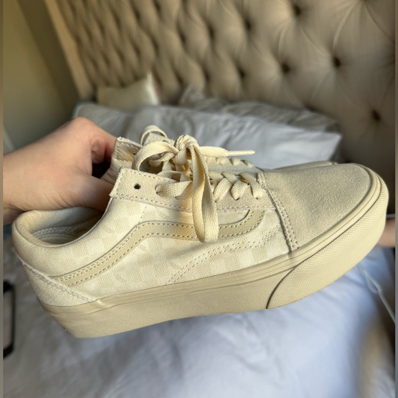 LIKE NEW Cream Checkered Old Skool Platform Vans size 7 - Picture 1 of 7